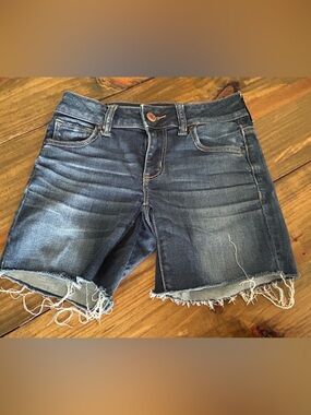 ✨American Eagle Outfitters Girls Dark Wash Denim Cutoff Shorts